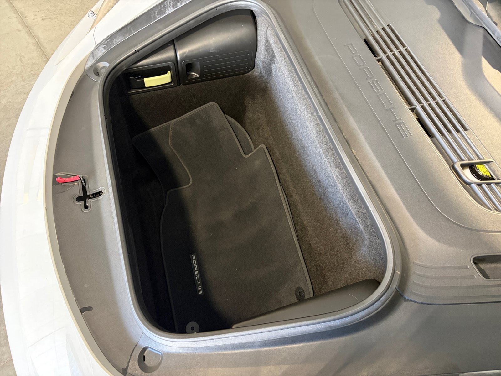 Certified 2024 Porsche 718 Cayman RWD image 30