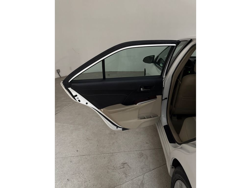 Used 2014 Toyota Camry XLE FWD image 18