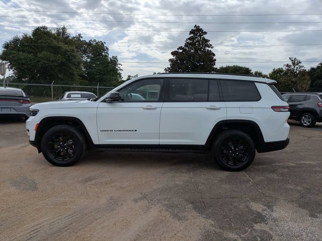 Used 2025 Jeep Grand Cherokee L Laredo RWD image 7