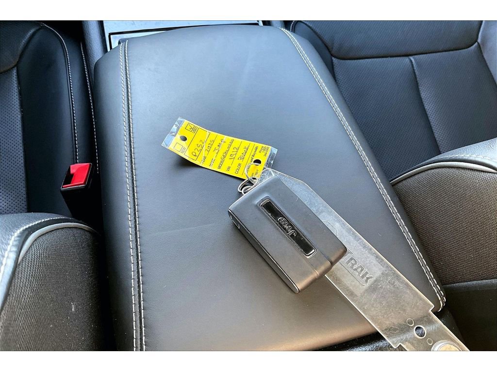 Certified 2025 Jeep Grand Cherokee Overland image 12