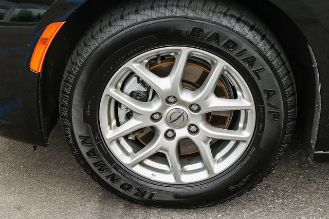 Used 2024 Chrysler Pacifica Touring-L FWD image 9