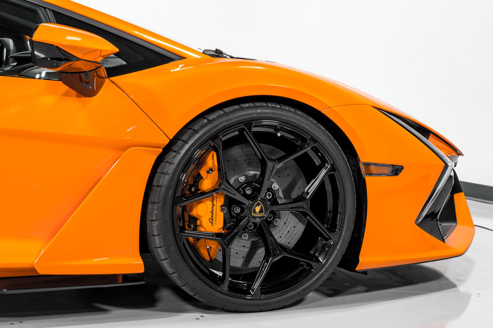 Used 2025 Lamborghini Revuelto AWD/4WD image 43