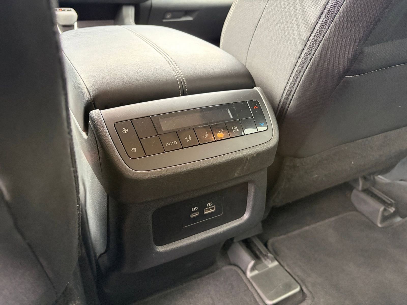 Used 2025 Nissan Pathfinder SV image 24