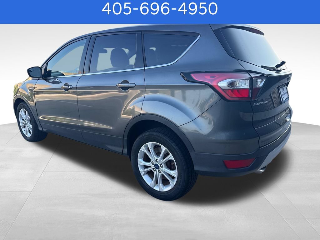 Used 2017 Ford Escape SE FWD image 3
