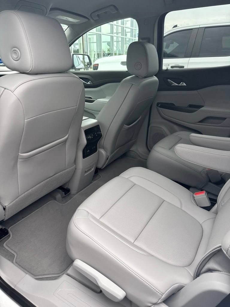 Used 2023 GMC Acadia SLT w/ Technology Package FWD image 8
