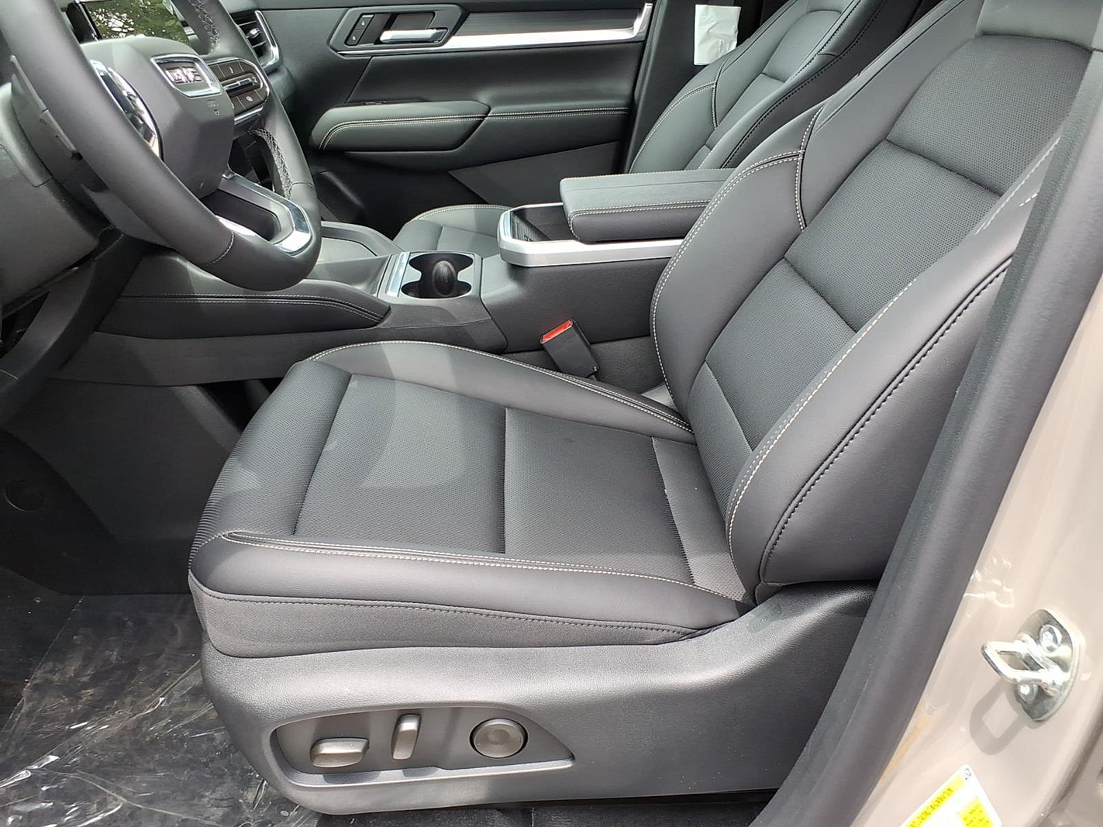 New 2026 GMC Terrain Elevation w/ Elevation Premium Package AWD/4WD image 13