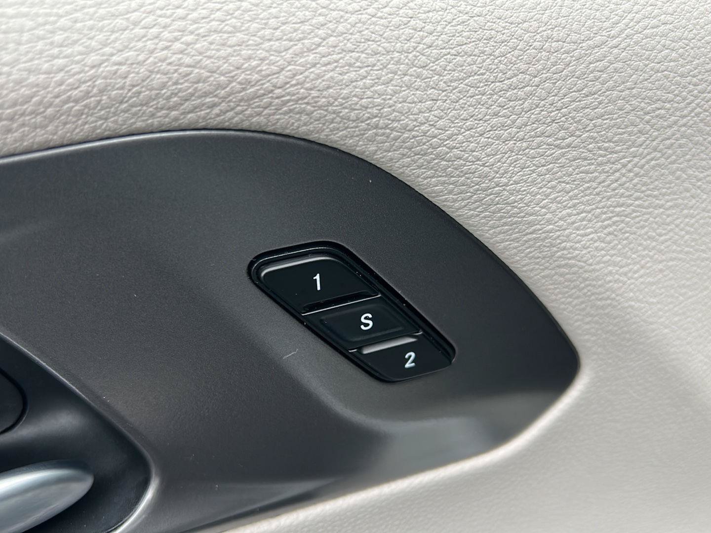 Used 2024 Chrysler Pacifica Limited FWD image 18