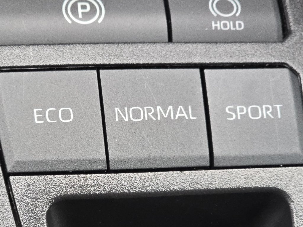 Used 2024 Toyota RAV4 XLE FWD image 7