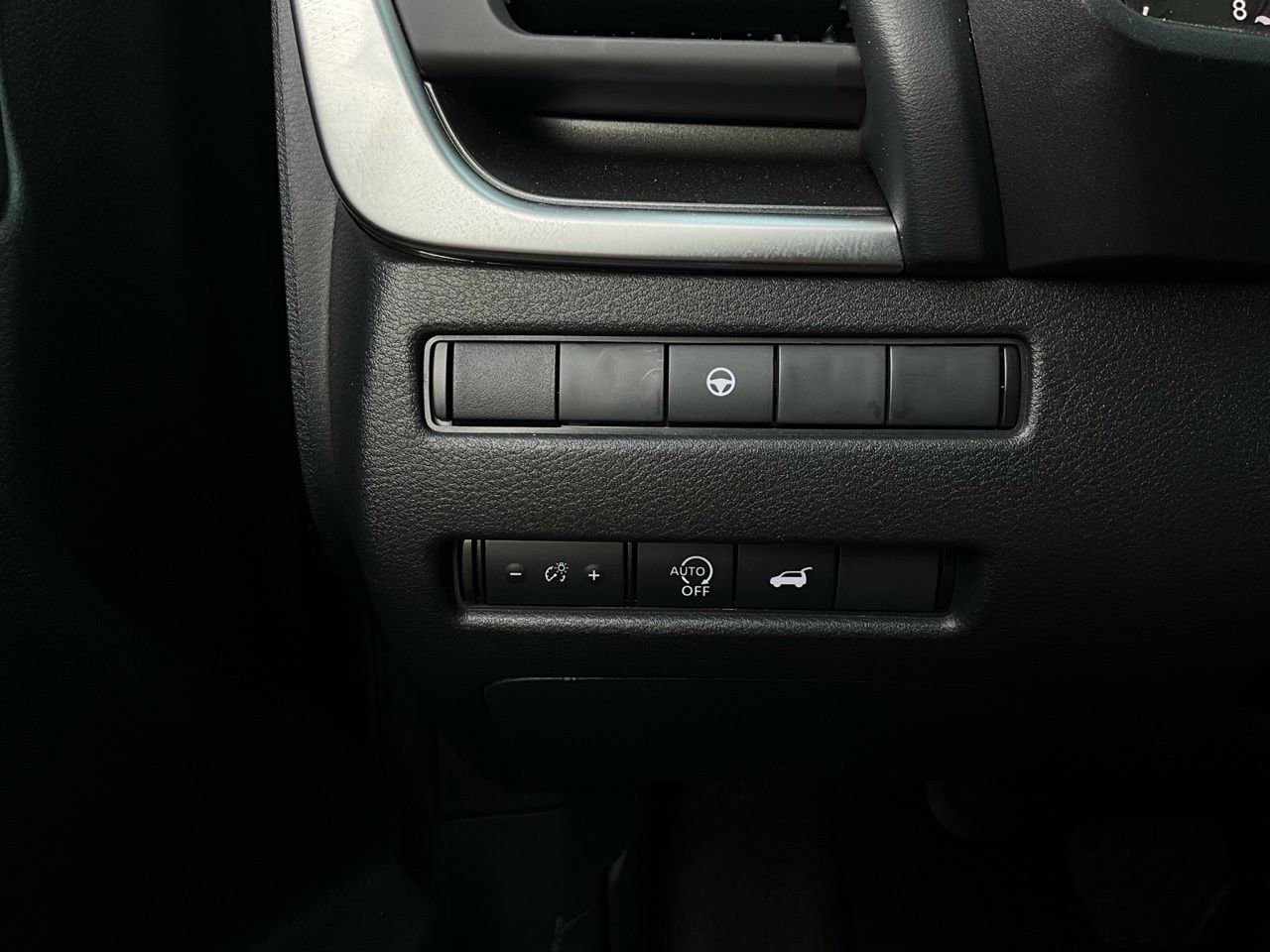 Used 2025 Nissan Rogue SV FWD image 22