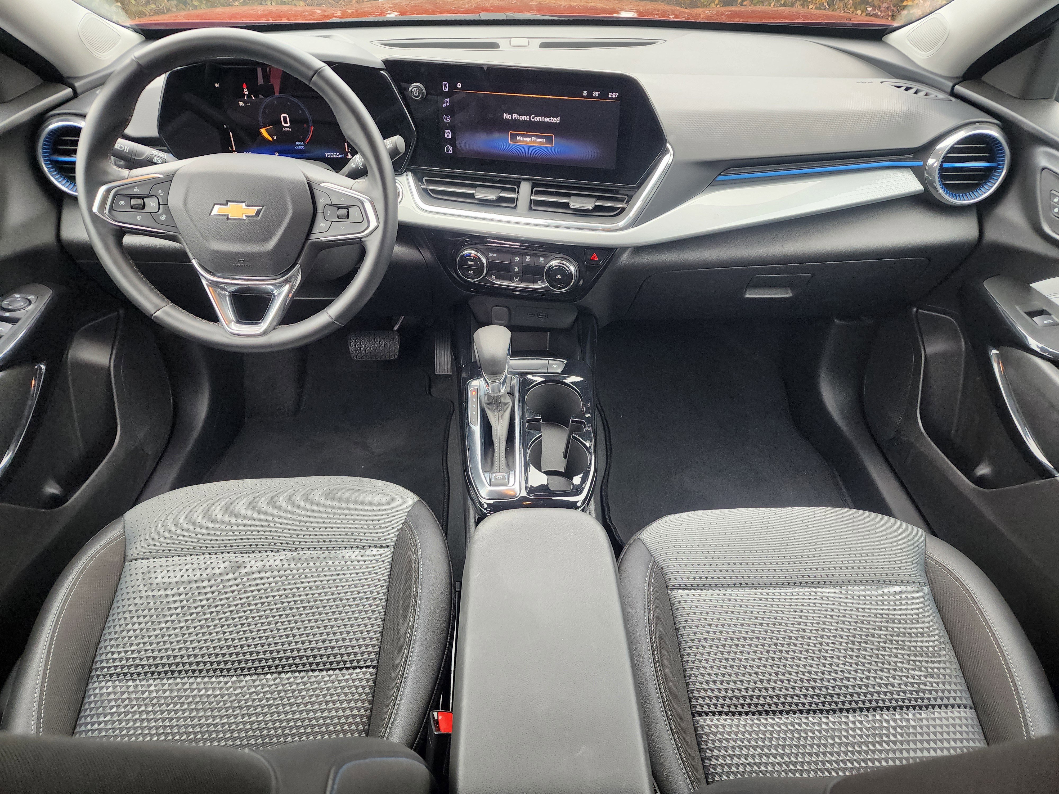 Used 2025 Chevrolet Trax LT w/ LT Convenience Package image 18