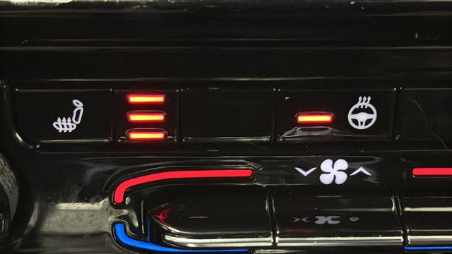 Used 2025 Jeep Grand Cherokee Limited w/ Black Appearance Package image 37