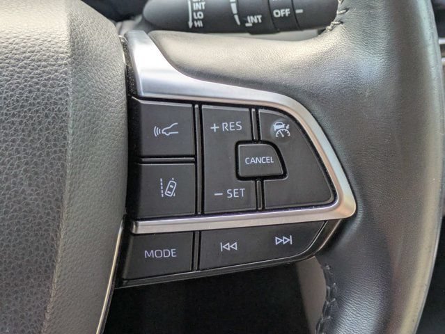 Used 2021 Toyota Highlander XLE AWD/4WD image 27