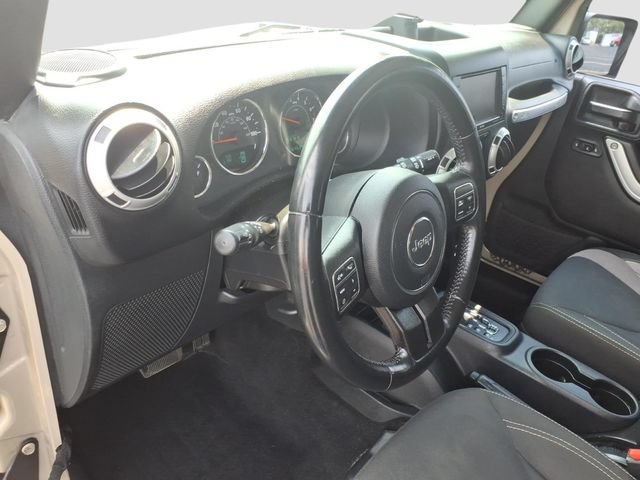 Used 2016 Jeep Wrangler Unlimited Sahara w/ Connectivity Group AWD/4WD image 5