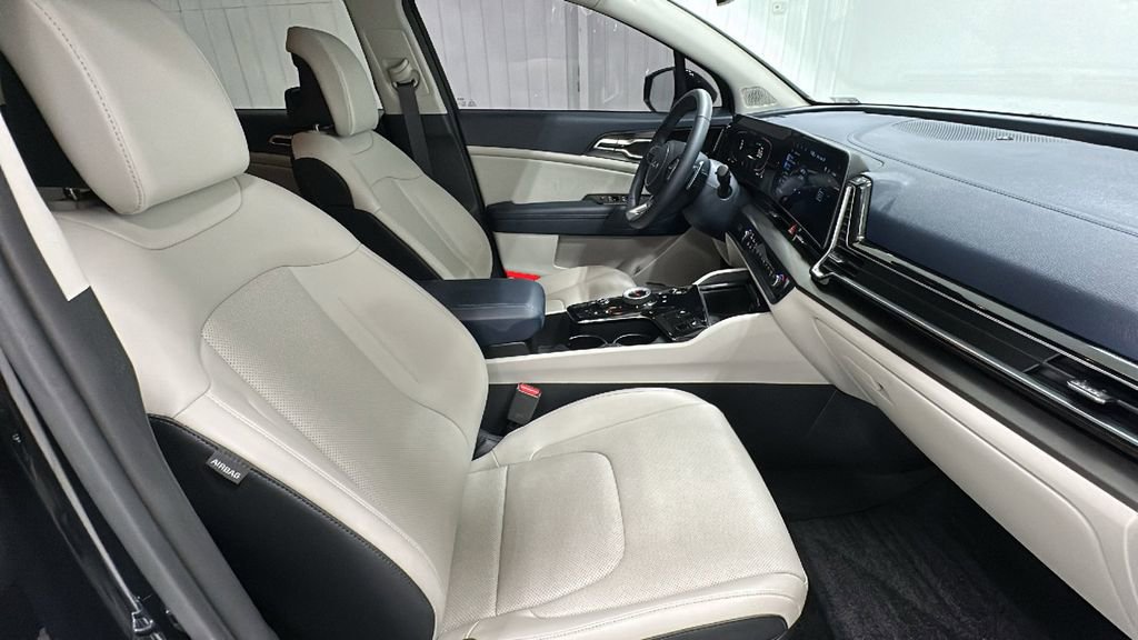 Used 2024 Kia Sportage EX image 16