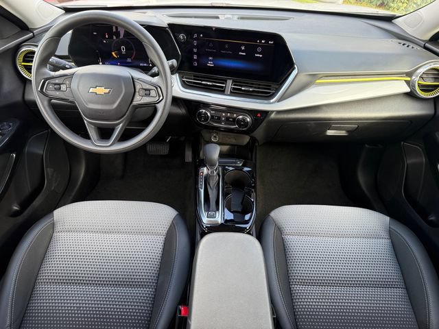 Used 2025 Chevrolet Trax LT FWD image 26