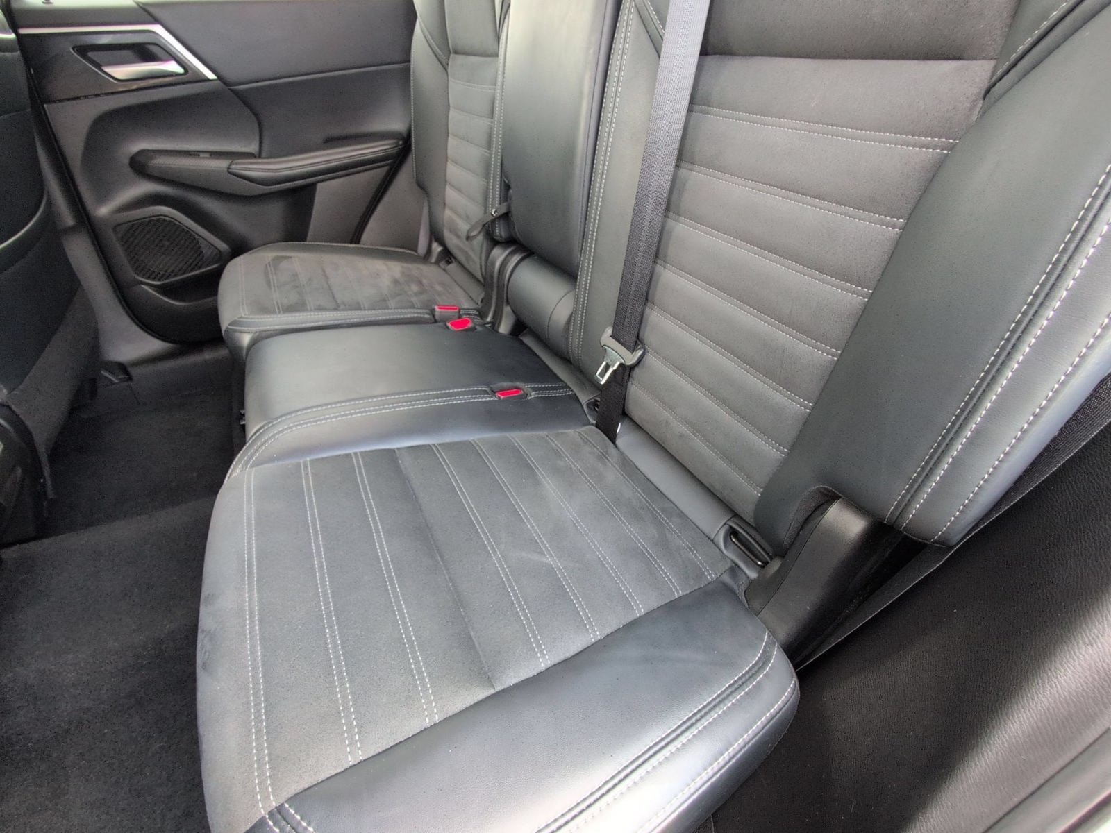 Used 2024 Mitsubishi Outlander SE AWD/4WD image 27