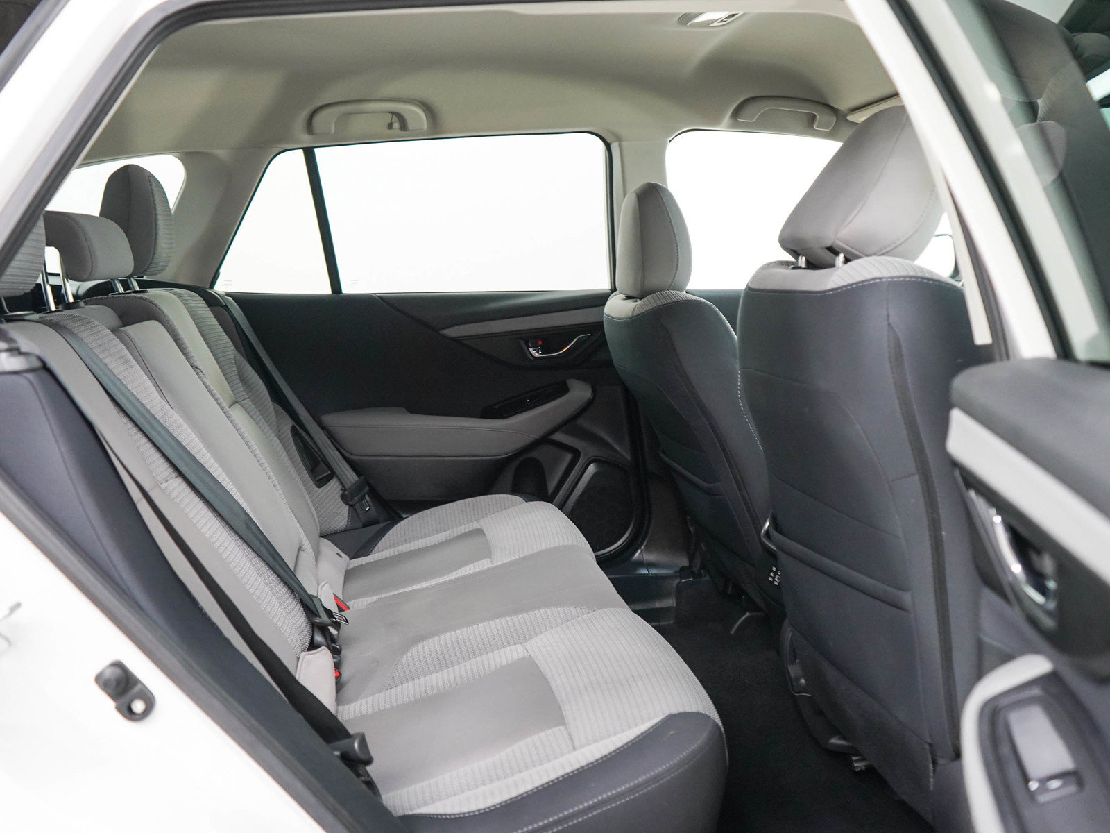 Used 2025 Subaru Outback Premium AWD/4WD image 12