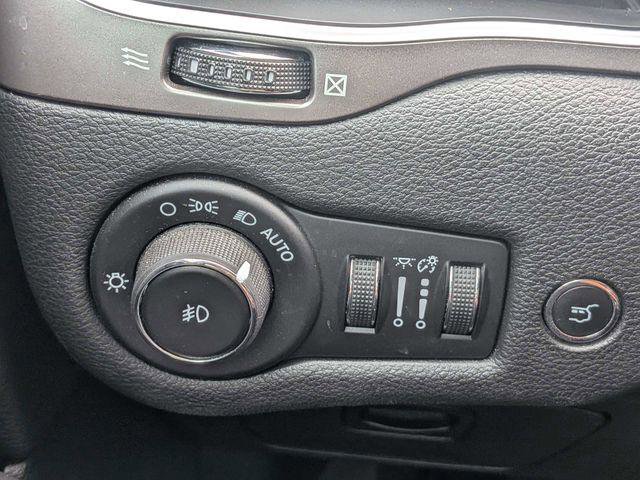 Certified 2019 Jeep Cherokee Latitude Plus w/ Comfort/Convenience Group FWD image 26