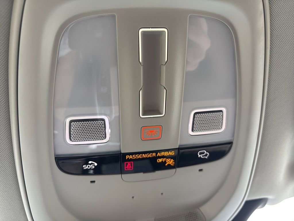 Certified 2025 Volvo XC90 B5 Plus AWD/4WD image 33