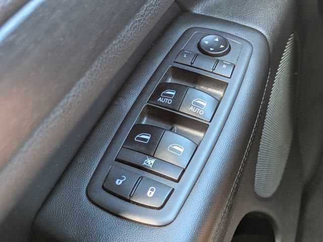 Used 2018 Jeep Grand Cherokee Altitude RWD image 28
