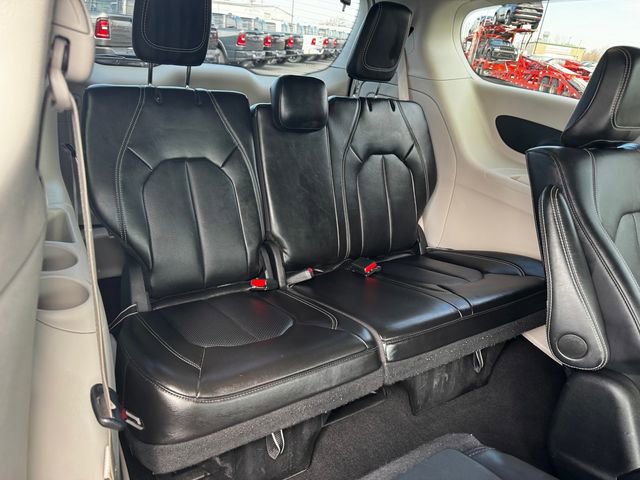 Certified 2024 Chrysler Pacifica Select image 16