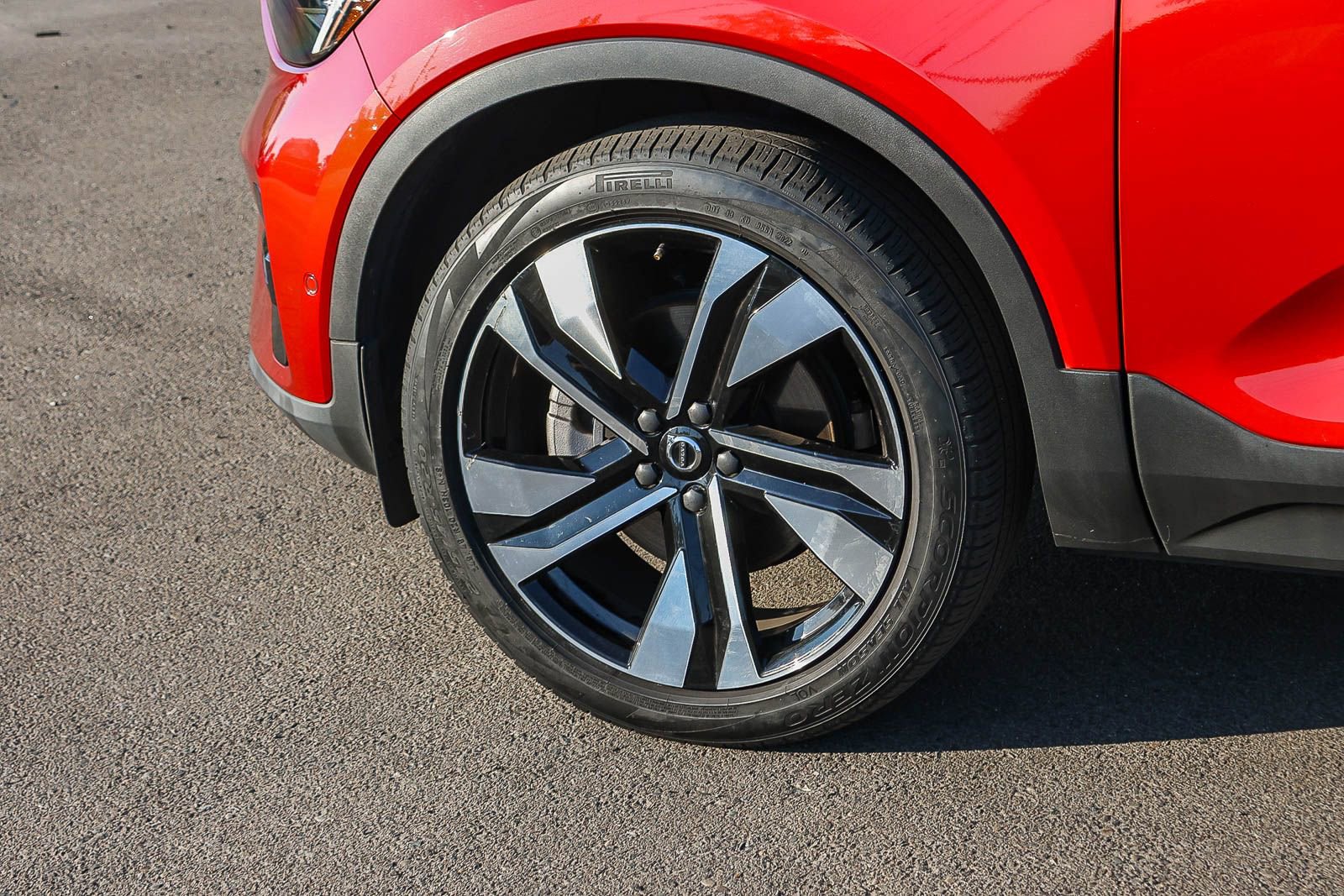 Used 2023 Volvo XC40 B5 Ultimate w/ Protection Package Premier image 10