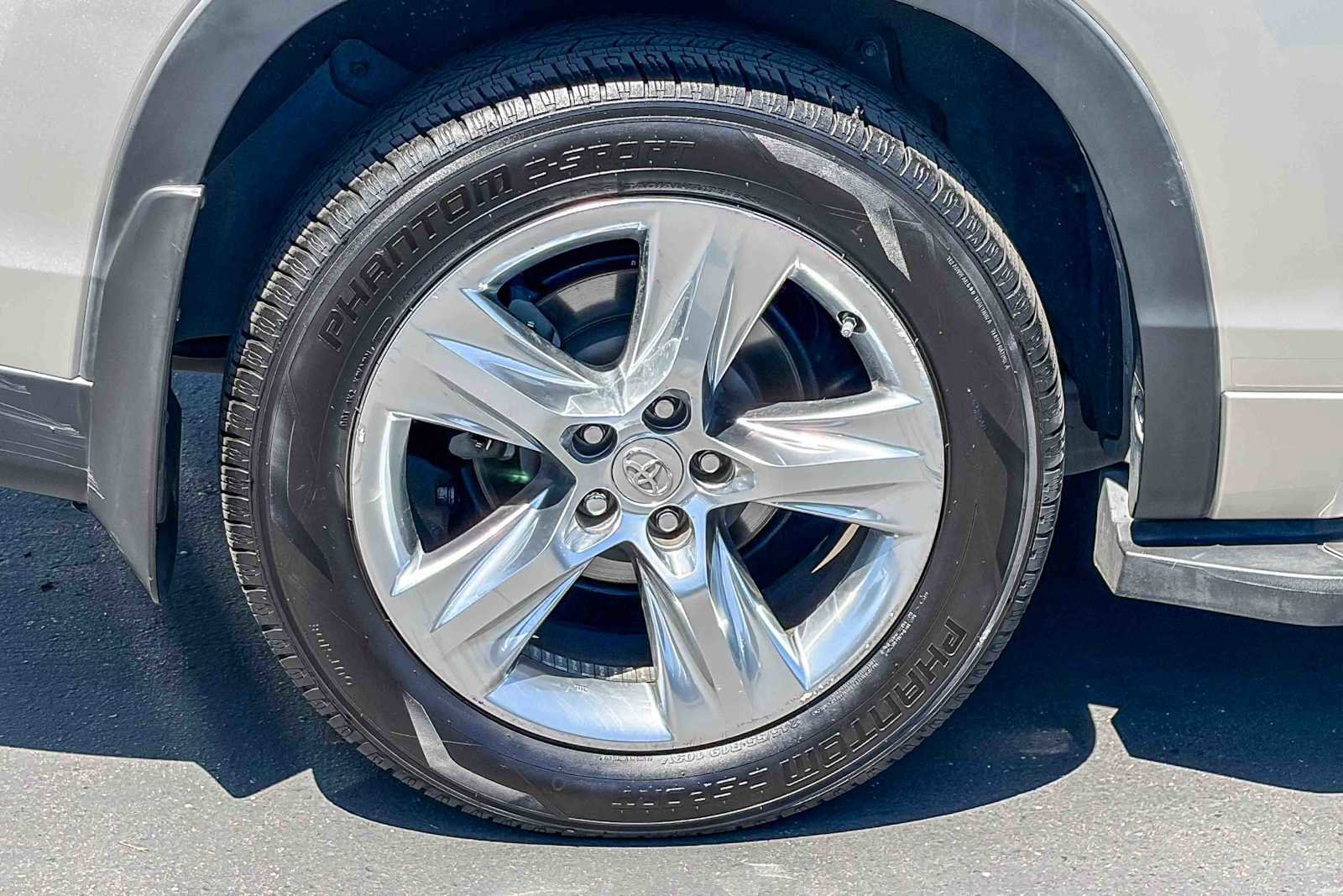 Used 2015 Toyota Highlander Limited Platinum AWD/4WD image 10