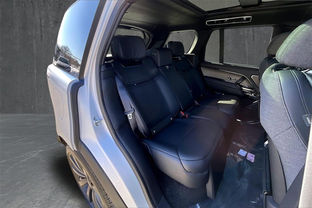 New 2026 Land Rover Range Rover SV image 10