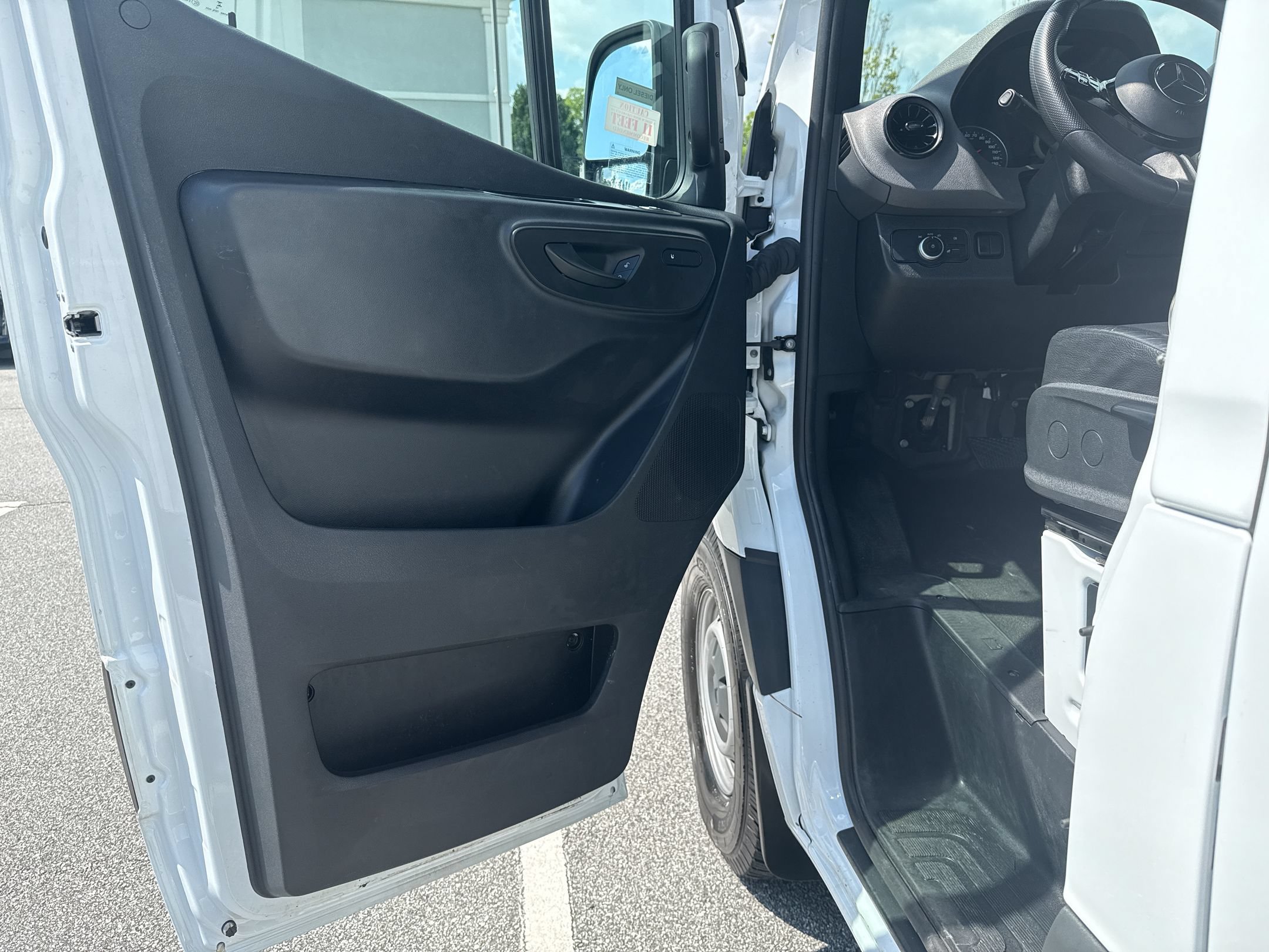 Used 2025 Mercedes-Benz Sprinter 2500 image 17