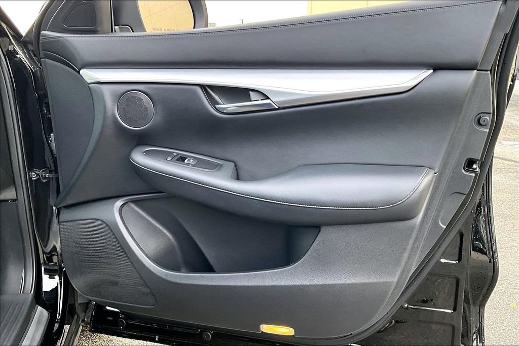 Certified 2019 INFINITI QX50 Luxe w/ Navigation Package FWD image 24