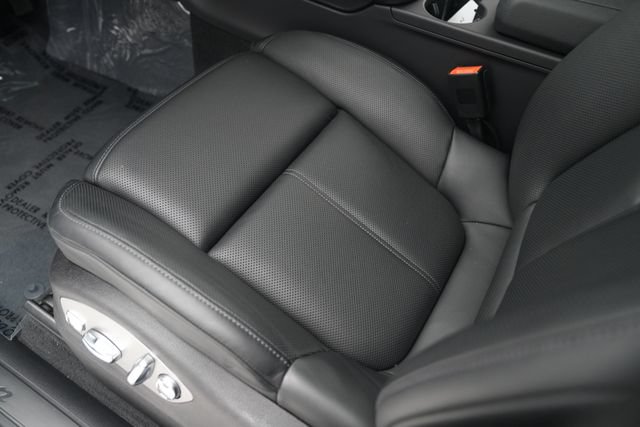 Certified 2026 Porsche Macan AWD/4WD image 10