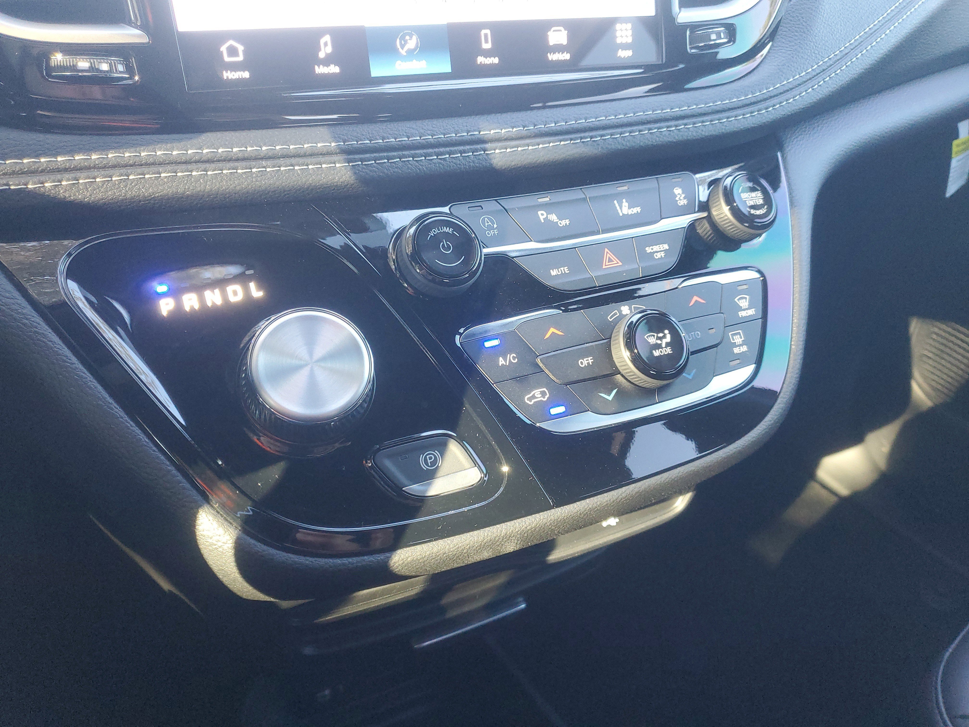 New 2026 Chrysler Pacifica Select image 17