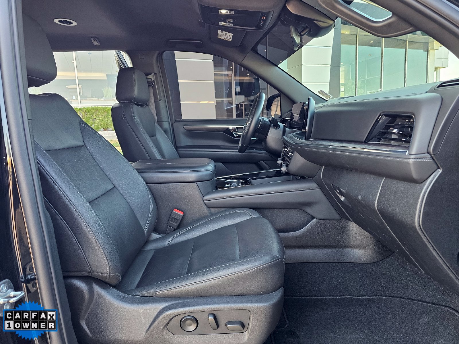 Used 2025 Chevrolet Tahoe LT AWD/4WD image 25