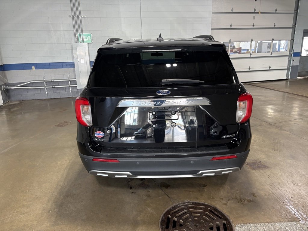Used 2022 Ford Explorer XLT w/ Equipment Group 202A image 7