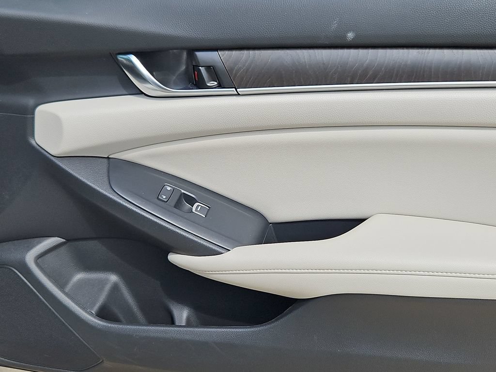 Used 2022 Honda Accord Touring image 29