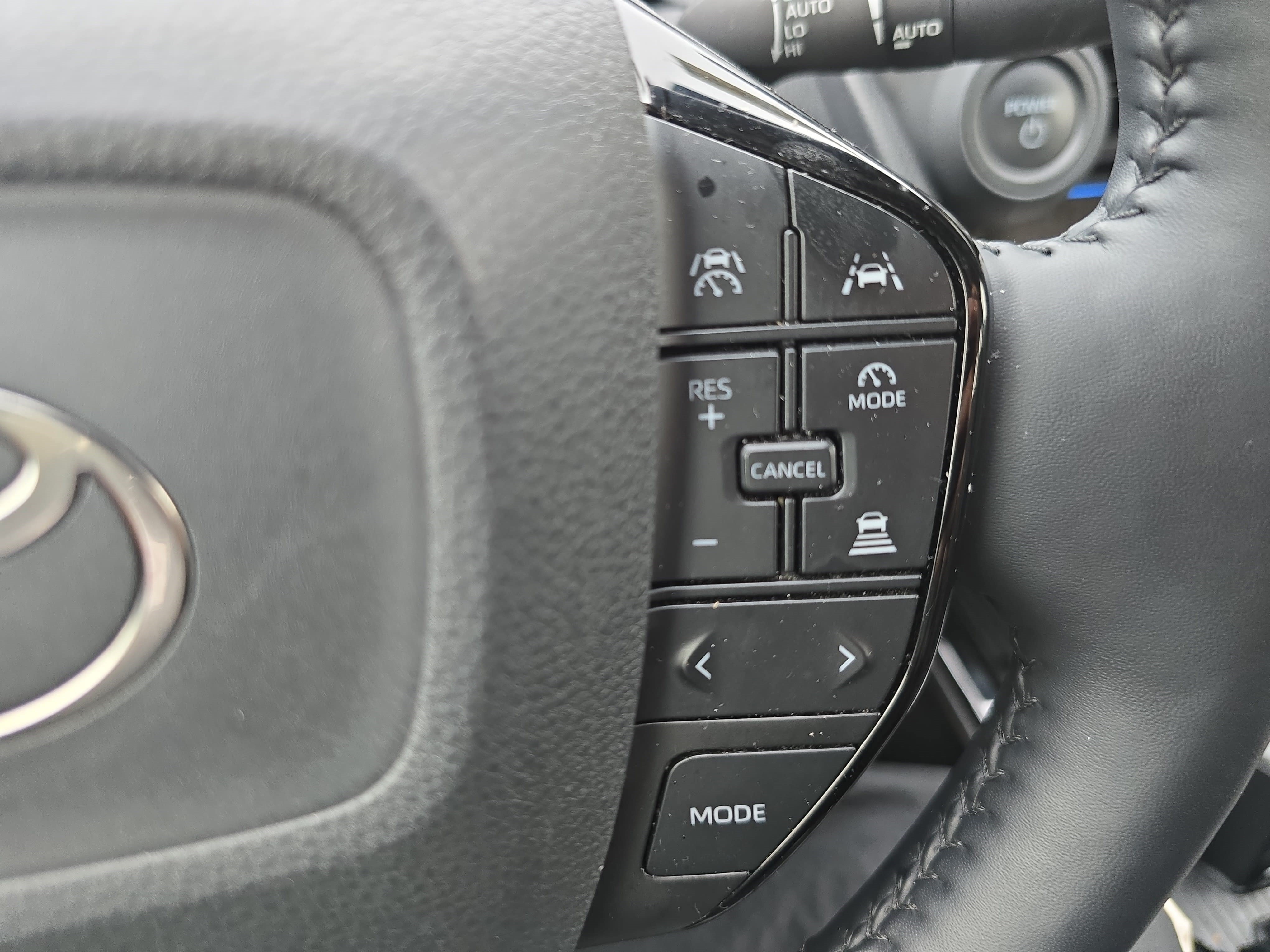 Used 2025 Toyota Prius XLE FWD image 17