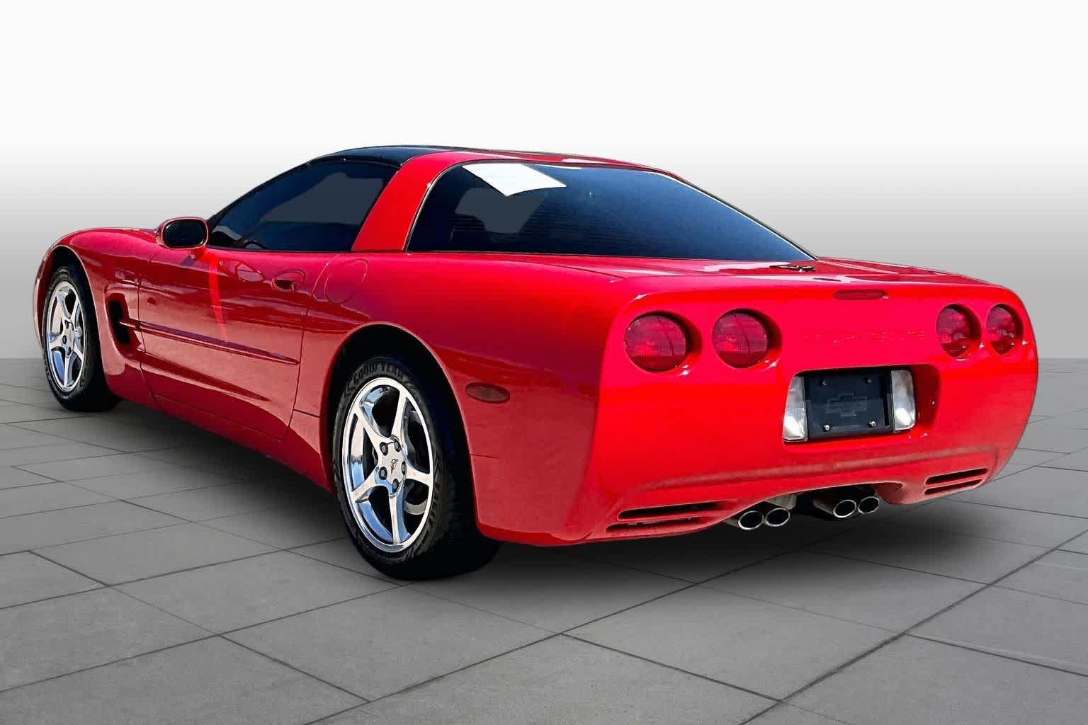 Used 2001 Chevrolet Corvette Coupe w/ Preferred Equipment Group2 RWD image 11