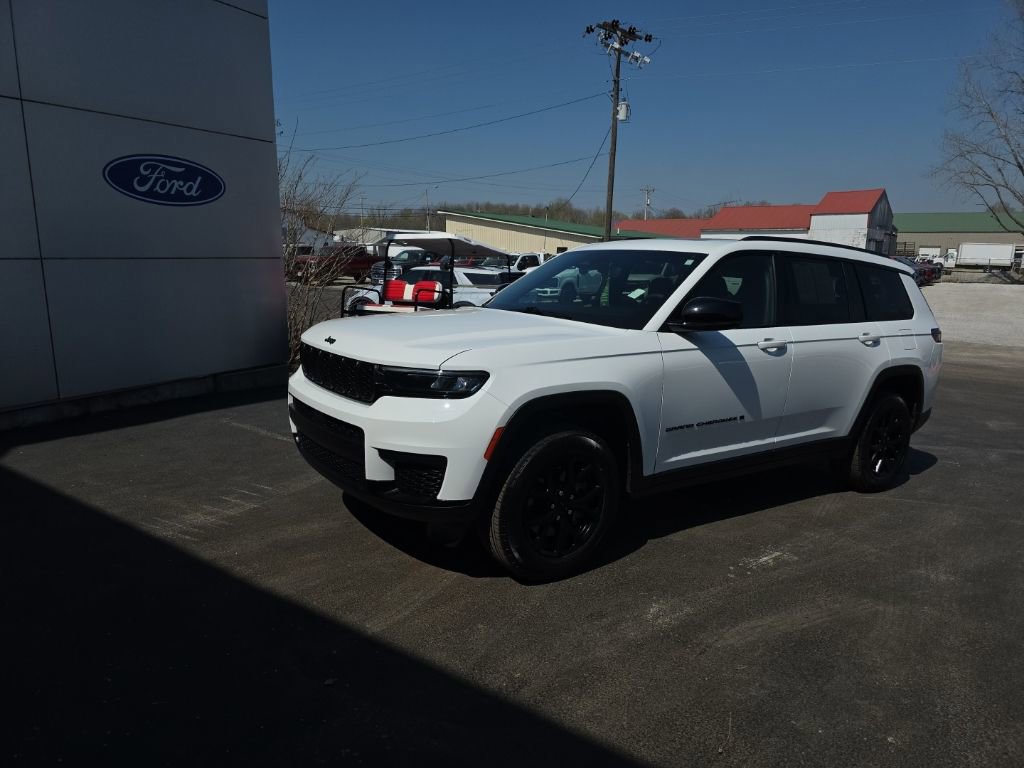 Used 2024 Jeep Grand Cherokee L Altitude image 2
