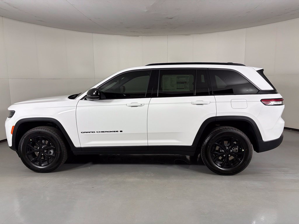 New 2026 Jeep Grand Cherokee Altitude RWD image 6