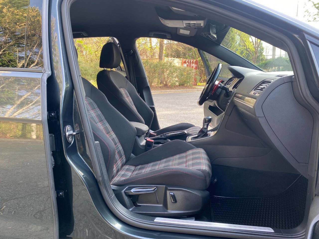 Used 2017 Volkswagen GTI Sport image 51