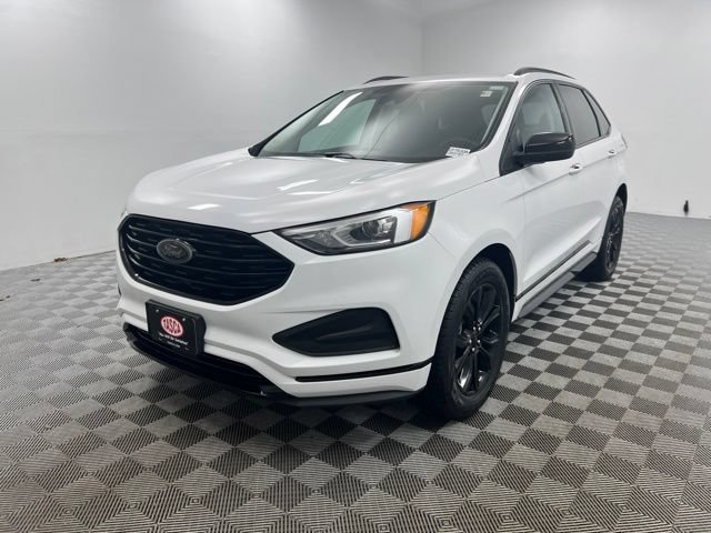 Used 2022 Ford Edge SE w/ Black Appearance Package AWD/4WD image 2