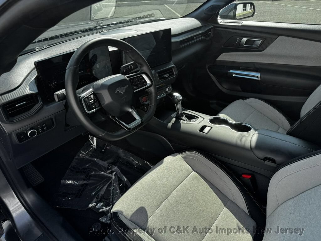 Used 2025 Ford Mustang Coupe RWD image 16