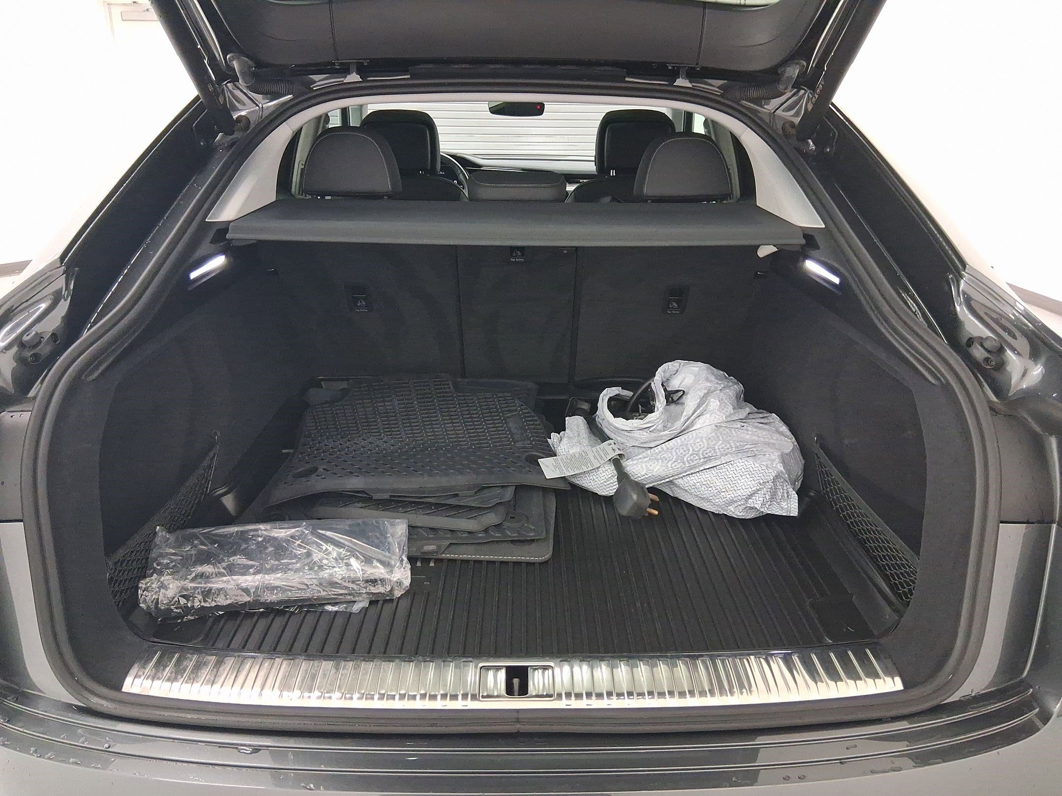 Used 2022 Audi e-tron Premium image 27