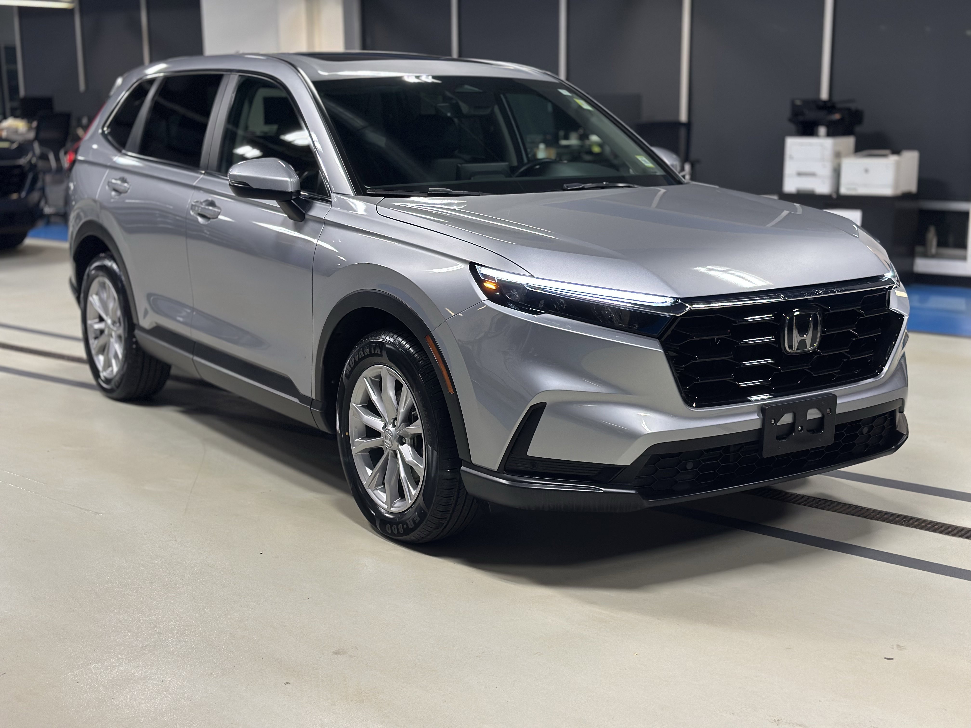 Used 2023 Honda CR-V EX-L image 3