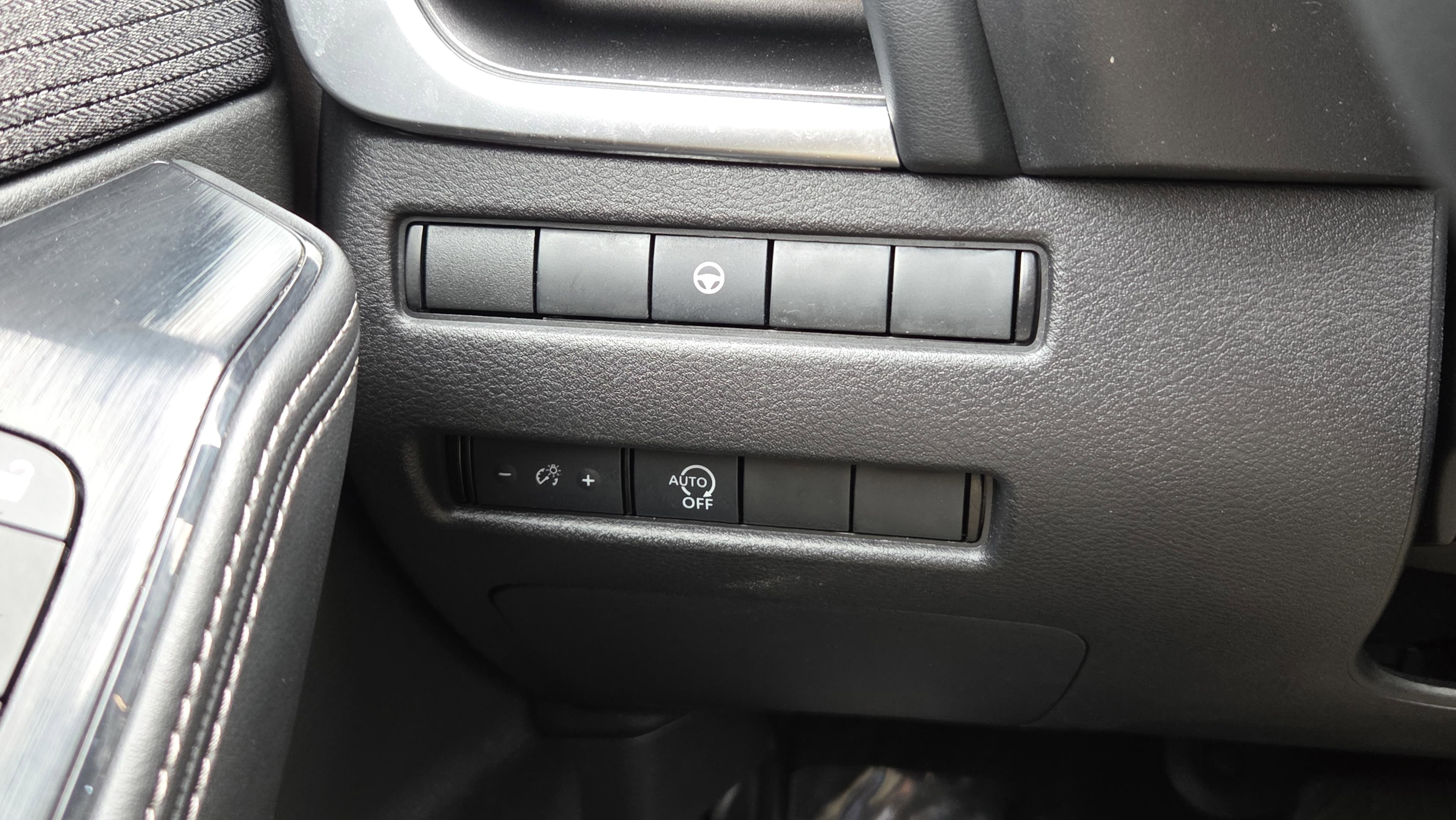 Used 2023 Nissan Rogue SV image 13