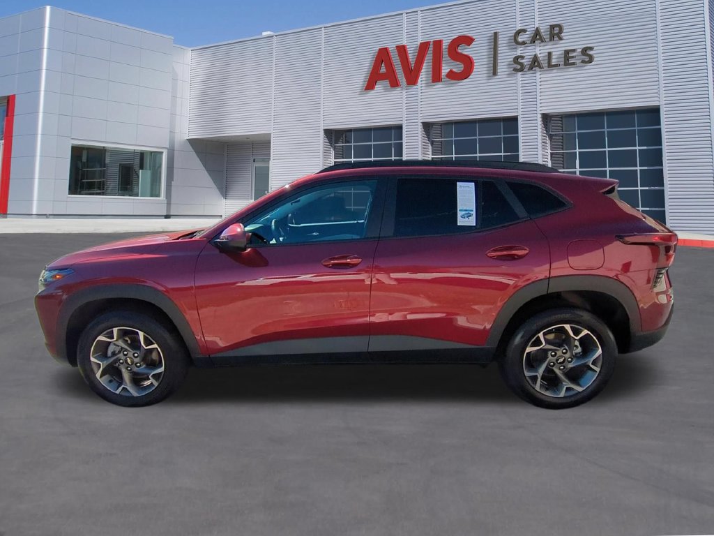 Used 2025 Chevrolet Trax LT w/ LT Convenience Package FWD image 10