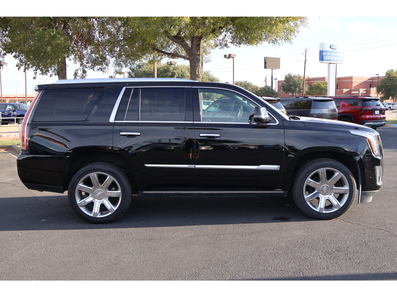 Used 2019 Cadillac Escalade Premium Luxury RWD image 12