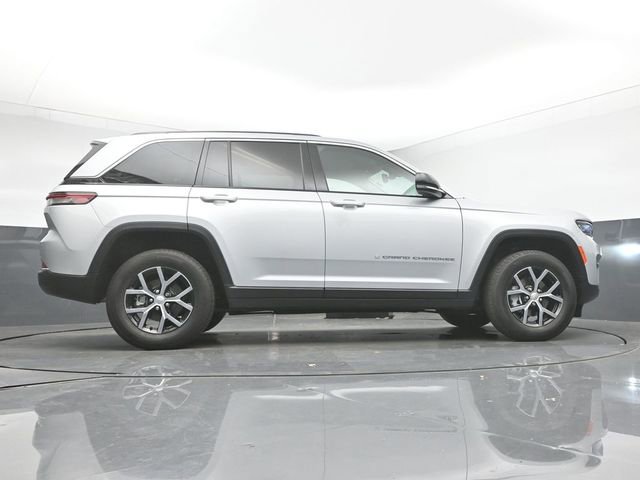 Used 2023 Jeep Grand Cherokee Limited image 37