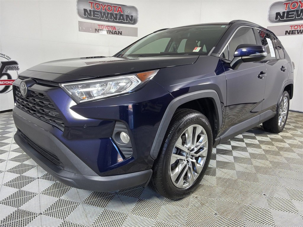 Used 2020 Toyota RAV4 XLE Premium image 8