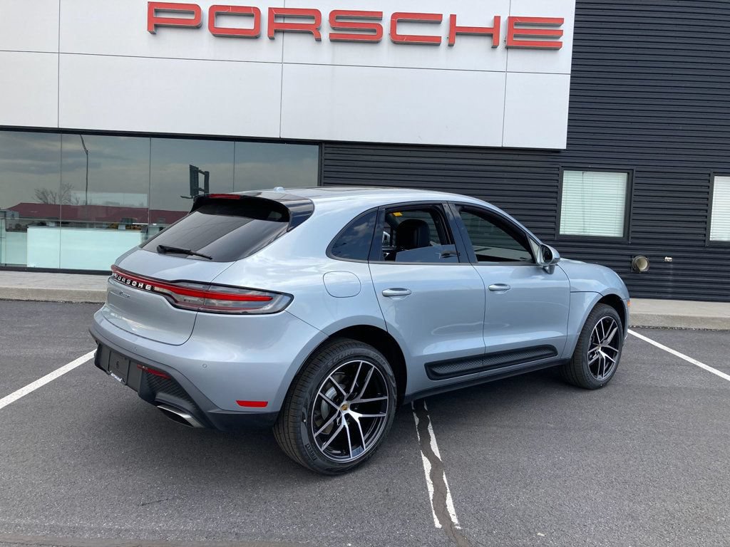 Used 2025 Porsche Macan AWD/4WD image 7